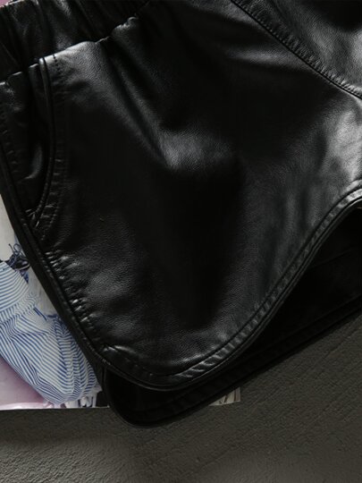 Women's Leather Shorts Spring 2026 New Fashion Korean Style Black Petite Slimming Pu Leather Loose Outerwear Boot Shorts