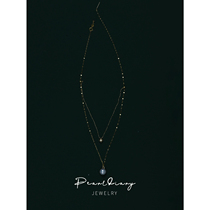 Pearl pendant necklace with a pendant in the