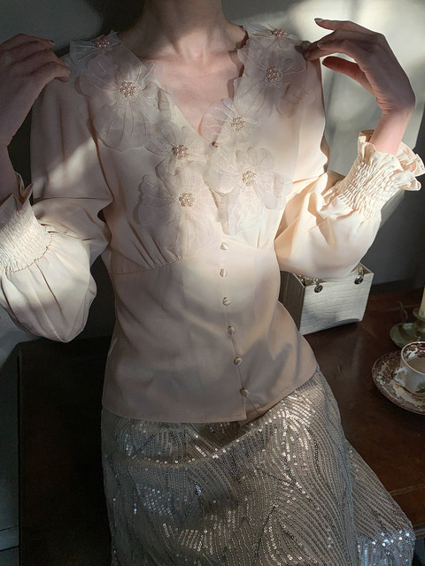 Xxning French Petal V-Neck Palace-Style Shirt for Women 2025 Autumn New Design Fairy-Like Top