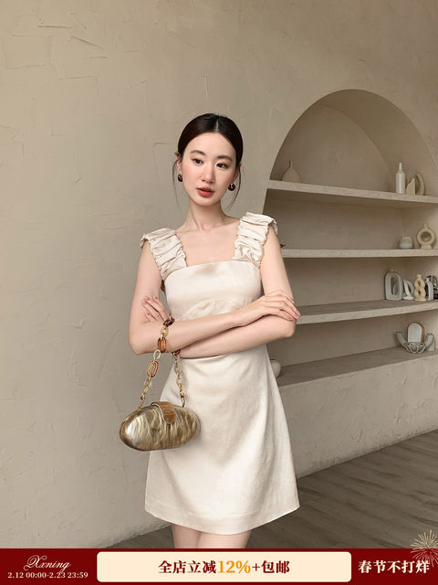 Xxning French-Style Pleated Wide-Strap Slim-Fit Dress for Women, New Spring Model, Elegant and Fashionable Long Dress for Socialites, Suitable for Commuting