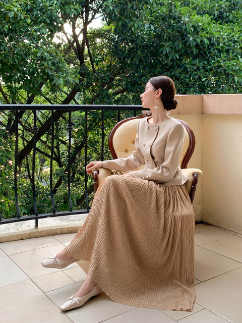 Xxning Textured Wrinkled Pleated Skirt for Women, New Autumn and Winter Style, Elegant High-Waisted A-Line Umbrella Skirt, Mid-Length Skirt