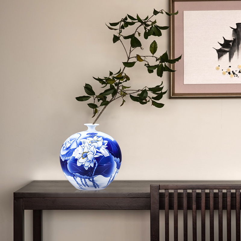 Jingdezhen ceramic hand - made of new Chinese blue and white porcelain vase pomegranate bottle place to live in the living room TV cabinet decoration