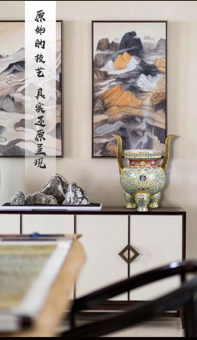 Jingdezhen hand - made ceramic colored enamel based stick incense buner of Chinese style antique handicrafts creative sitting room adornment is placed