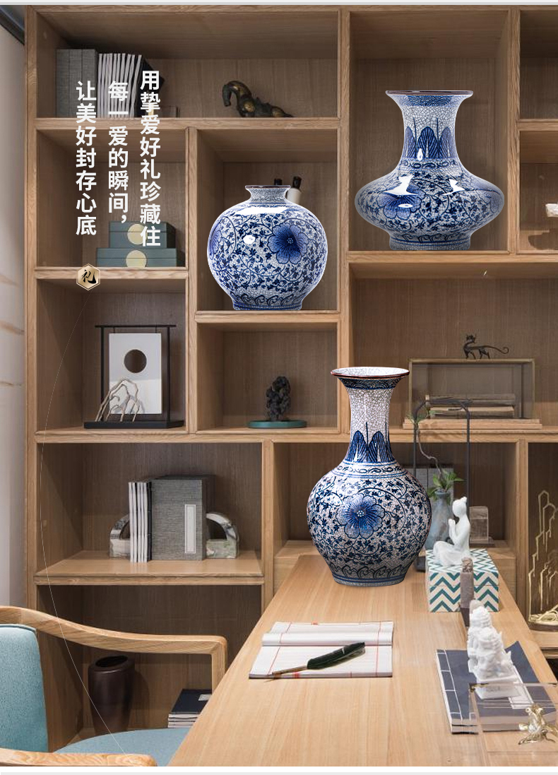 Antique vase of blue and white porcelain of jingdezhen ceramics furnishing articles flower arranging Chinese rich ancient frame handicraft large living room