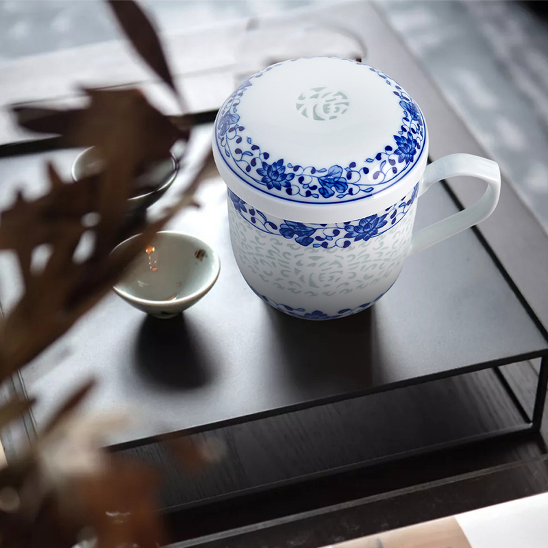 Jingdezhen ceramic hand - made exquisite blue and white tea cup home with cover filter tea separate office cup large capacity