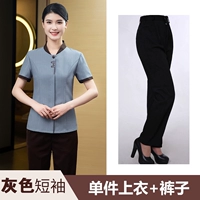 Футболка, черные штаны, короткий рукав