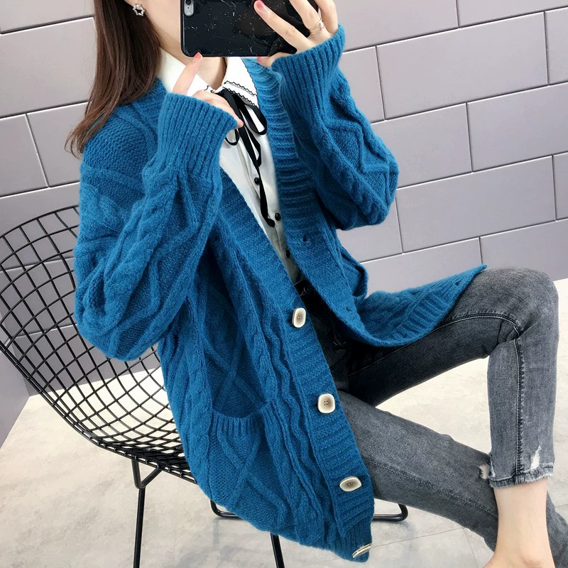 Áo len dệt kim màu đỏ Áo len cardigan 2020 Loose Lazy Hàn Quốc Áo khoác dài vừa và dài màu đậm Phụ nữ mùa xuân và mùa thu thủy triều - Đan Cardigan