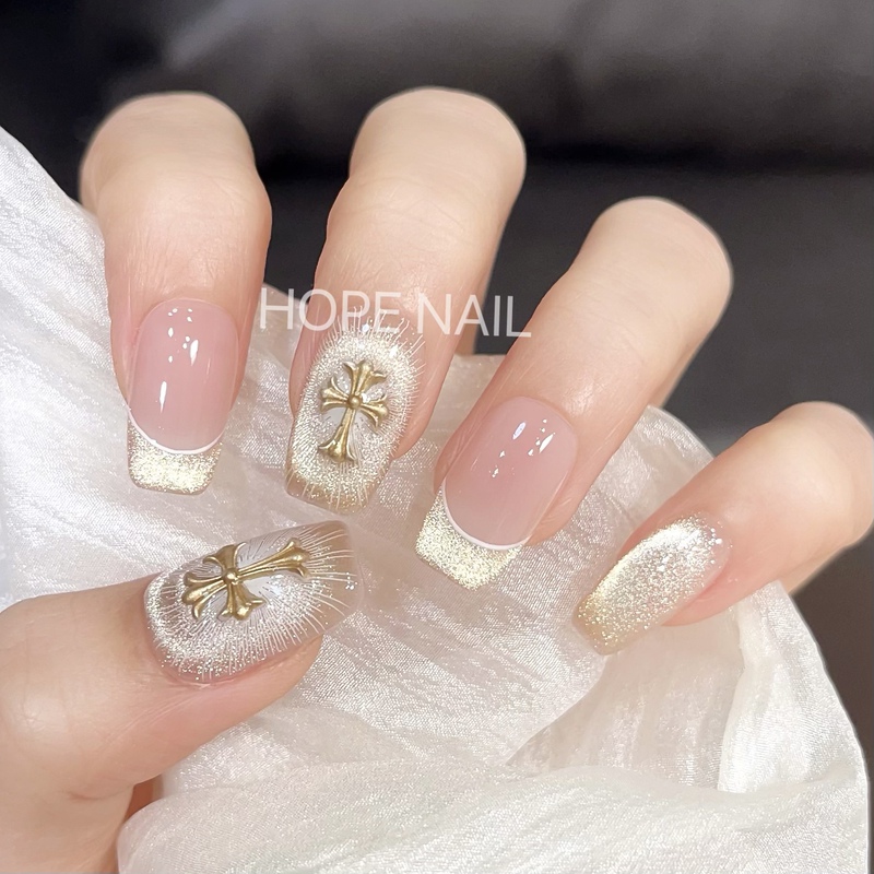 【Divine Light】Light Luxury French Gilded Cat's Eye Croix Heart Handmade Wearable Nails High-End Whitening Nail Art Stickers