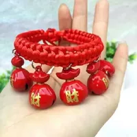 Большая красная сумка денег