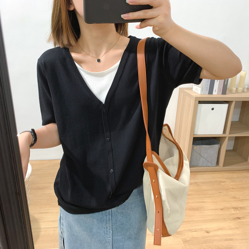 2022 Summer new large size women's dress design sensation small crowd V collar ice knit thin section fake two t-shirt female blouse