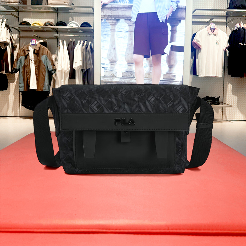 Fila Men's Crossbody Bag 2026 Spring New Black Warrior Retro Flap Shoulder Bag F13M538102 Fila Men's Crossbody Bag 2026 Spring New Black Warrior Retro Flap Shoulder Bag F13M538102