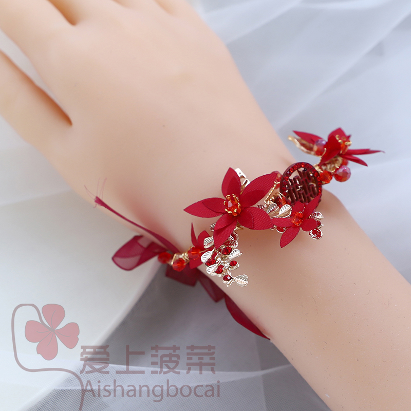 The beautiful super fairy bride wrist flower red hand flower bridesmaid bracelet Show He Dragon Phoenix gown Chinese wedding ceremony high-end