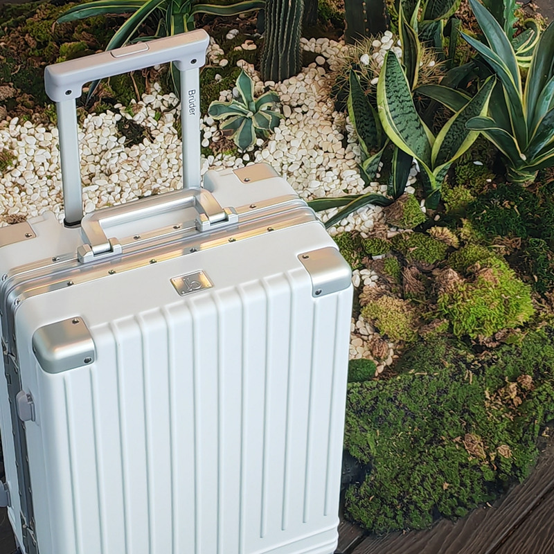 Braided 1907 Classic Pure Pc Aluminum Frame Silent Universal Wheel Luggage Suitcase Sold in  Shopping Malls