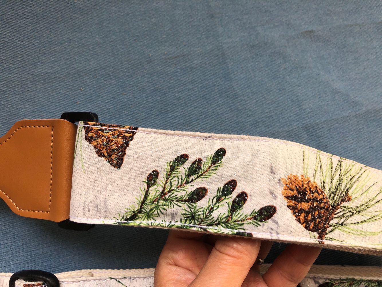 Handmade pine cone GUITAR STRAP thickened 5CM is suitable for folk GUITAR, electric GUITAR, etc.