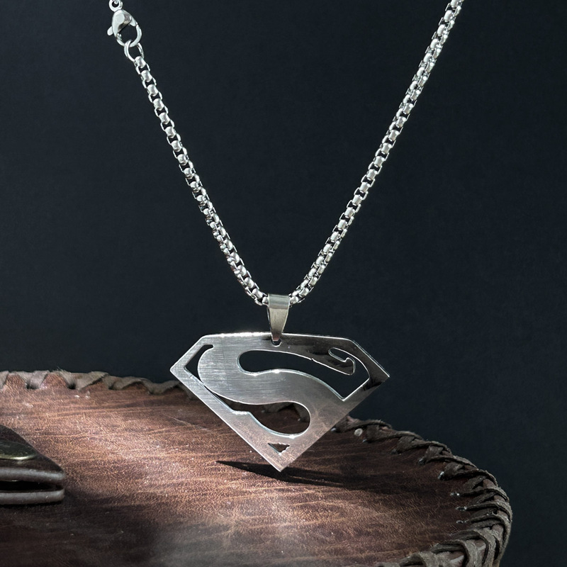 Superman Batman Necklace Trendy Men's Fitness Titanium Steel Jewelry Pendant Boys' Sports Niche High-End Accessory Pendant Superman Batman Necklace Trendy Men's Fitness Titanium Steel Jewelry Pendant Boys' Sports Niche High-End Accessory Pendant