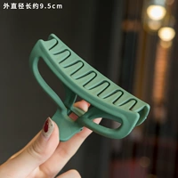 Темно -зеленая рыба хвост