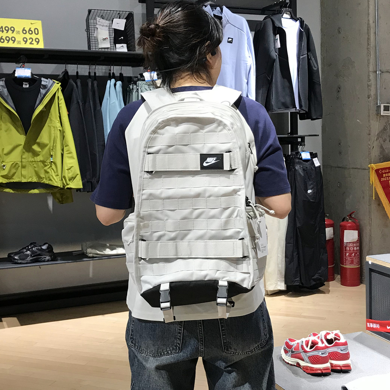 Nike Sports and Leisure Junior High School Sb Skateboard Computer Backpack Student School Bag for Men and Women Ba5971-072 Nike Sports and Leisure Junior High School Sb Skateboard Computer Backpack Student School Bag for Men and Women Ba5971-072