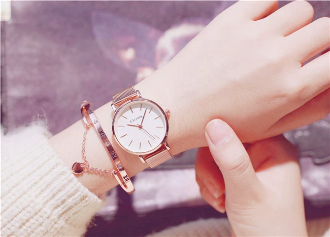 Vòng tay gió lạnh Chic nữ phiên bản Hàn Quốc cá tính đơn giản Bạn gái Sen Sở hữu vòng tay nữ sinh viên khí chất vàng hồng hoang dã ngọc hồng lựu