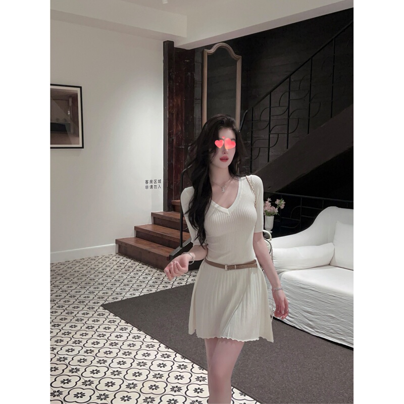 Hong Kong Style Retro Chic White V-Neck Ribbed Short-Sleeve Ice Silk Knit Dress with Waist-Cinching Slim Fit A-Line Short Skirt Summer Wear Hong Kong Style Retro Chic White V-Neck Ribbed Short-Sleeve Ice Silk Knit Dress with Waist-Cinching Slim Fit A-Line Short Skirt Summer Wear
