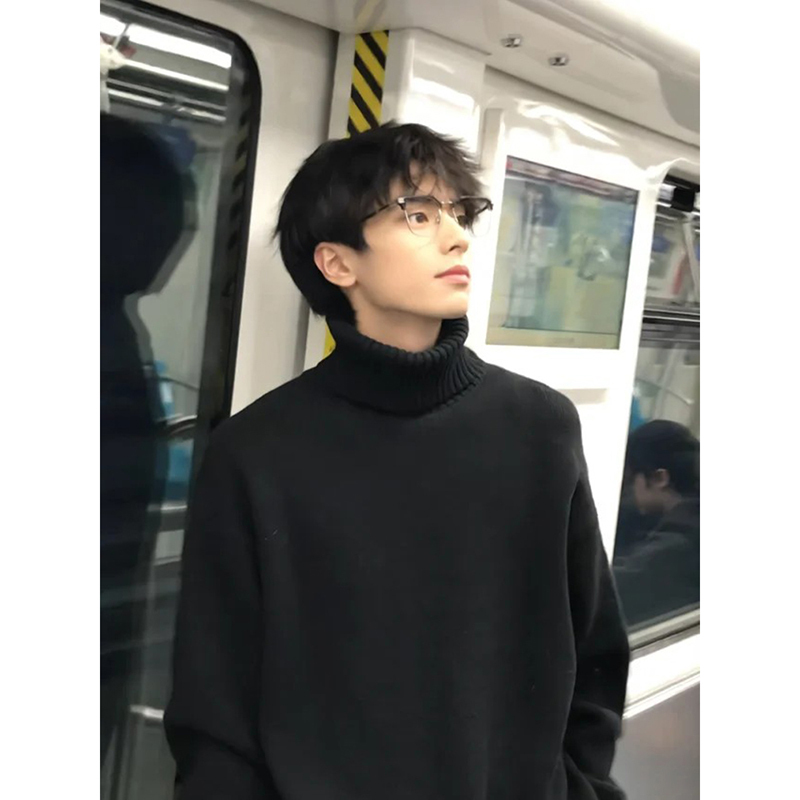 Black High-Neck Sweater with Fleece Lining for Men, Thickened for Winter, High-End Feel, Knit Base Layer, Suitable for Wearing with Korean-Style Outerwear Black High-Neck Sweater with Fleece Lining for Men, Thickened for Winter, High-End Feel, Knit Base Layer, Suitable for Wearing with Korean-Style Outerwear