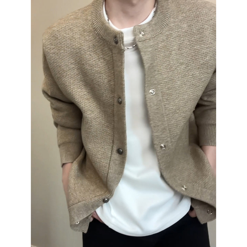Cleanfit Khaki Cardigan Sweater for Men, Spring and Autumn, Husband-Like Style, Outerwear, Lazy and High-End Knitwear Cleanfit Khaki Cardigan Sweater for Men, Spring and Autumn, Husband-Like Style, Outerwear, Lazy and High-End Knitwear