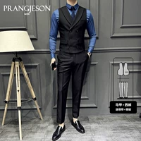 Элегантный черный (жилет+брюки) отправляет лидерство