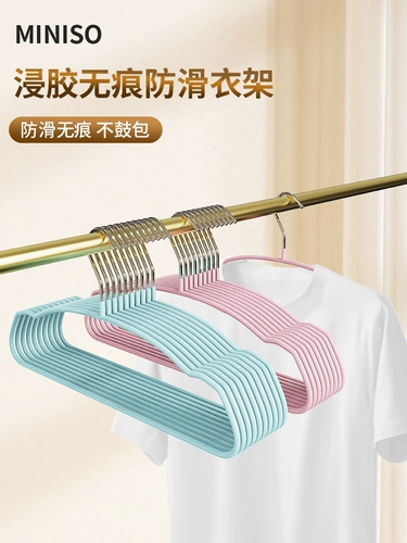 Нескользящие вешалки для одежды известных брендов. Балконные вешалки для общежития нельзя использовать для сушки одежды.