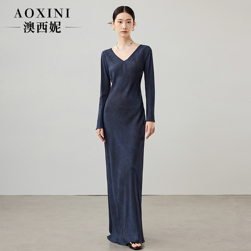 Silk Long Dress, Slim Fit, Bias-Cut Mulberry Silk Fishtail Dress, Relaxed, Simple, Elegant, High-End V-Neck Long-Sleeved Dress