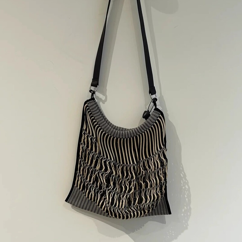 Uumi Internet Celebrity Style 2025 Fashion Large, Medium, and Small Mesh Bag with Unique Design and Contrasting Colors, Single Shoulder Crossbody Women's Bag for Summer Uumi Internet Celebrity Style 2025 Fashion Large, Medium, and Small Mesh Bag with Unique Design and Contrasting Colors, Single Shoulder Crossbody Women's Bag for Summer