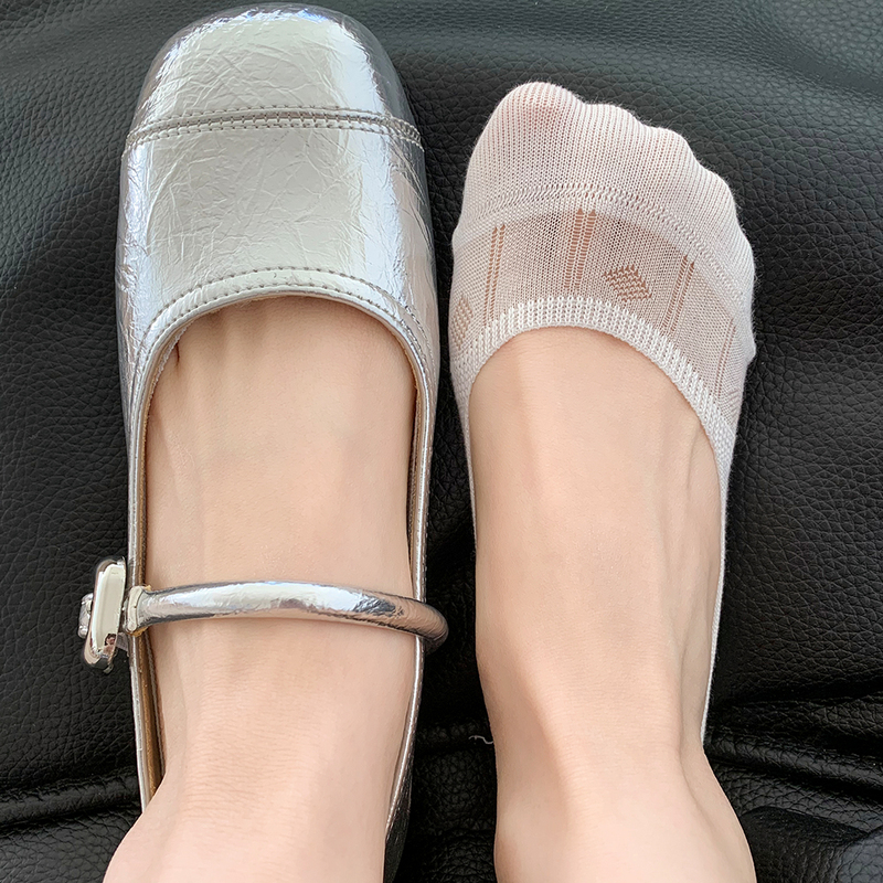 Non-Slip White Invisible Socks for Women, Summer Thin Silk Breathable Silicone Non-Slip Socks for Flats and High Heels