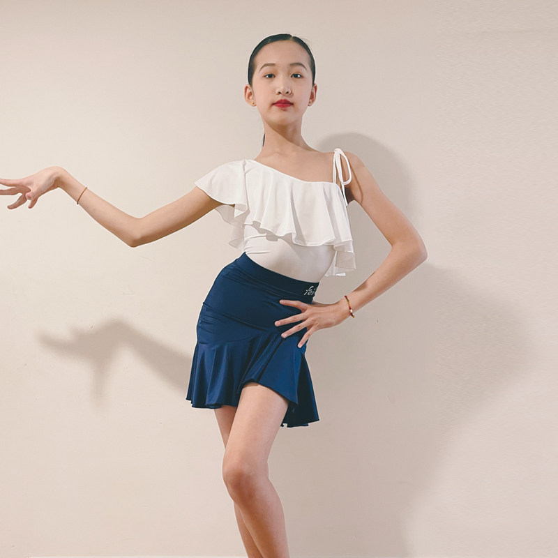 Flying Yefeiya Latin dance suit girl's summer dew back new two-piece skirt white coated ice silk lotus leaf side