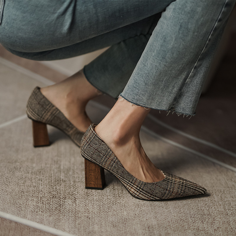 chic name yuanfeng ~ original design method retro small crowd light mouth coarse heel single shoe woman pointed high heel shoe