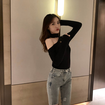 Black strapless base shirt female 2021 new foreign style hanging neck Joker slim slim body Display top design sense