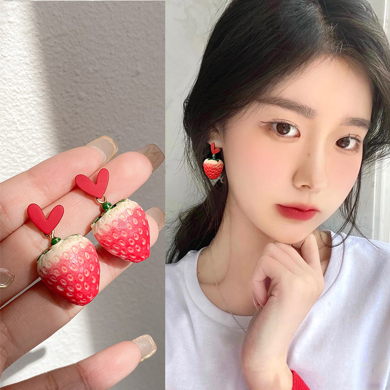 Loving Strawberry Ear Clip without otolehole Cute Summer Style Design Sensation Ear Pin Temperament Fashion Expats With Small Ear Decoration Exploits