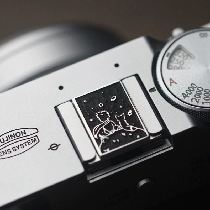 Fujifilm XT30/XS20/XE4/XT5/XM5/ZF、Nikon、Canon 用ホットシューカバー装飾カバー