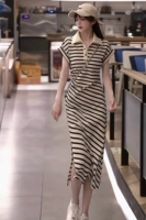 Абрикосовое черное полосатое платье