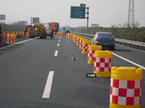 Anti-collision bucket plastic water injection bucket traffic facilities large and small fence baffle prevention Pier warning round isolation Pier water horse