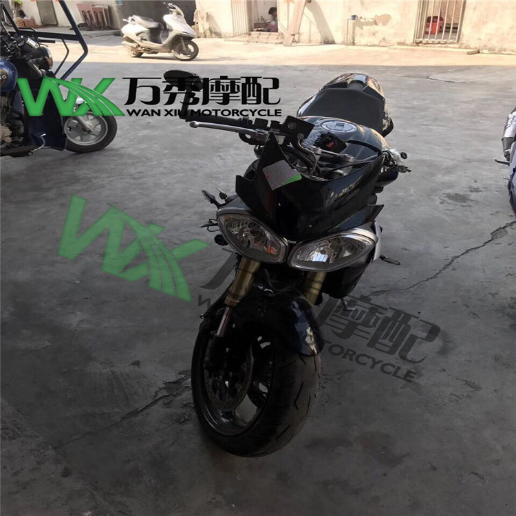 Triumph 675 800 1050 phía sau trung tâm lốp sau phuộc phía sau rocker fender giảm xóc sau - Vành xe máy vành xe ab 2014