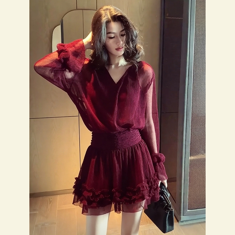 Autumn Style Outfit with a French High-End Feel, Super Pretty and Unique, Beautiful Skirt, Miu Miu Style Red Dress