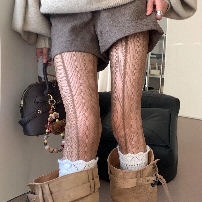 Crazy! the Most Popular Layering Style for Early Autumn! Chain-Patterned Stockings + Hollow-Out Knit Socks~Lazy Retro Style
