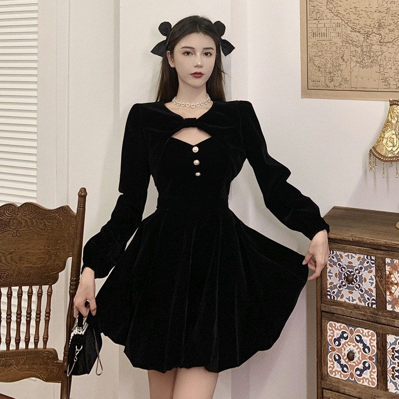Large size fat mm dress 2021 new spring French velvet suspender small black skirt design sense thin suit skirt