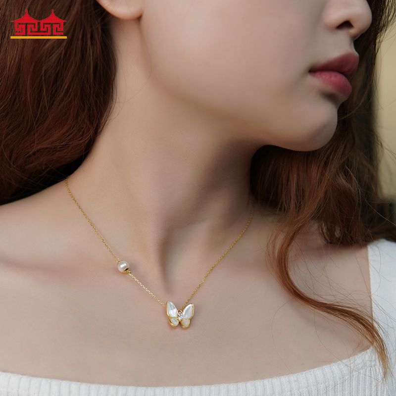 Lin's Chunqiu Lin's spring and autumn 925 silver intense light fresh water pearl pendant butterfly Sichuan fritillary pearl pendant to send girlfriend