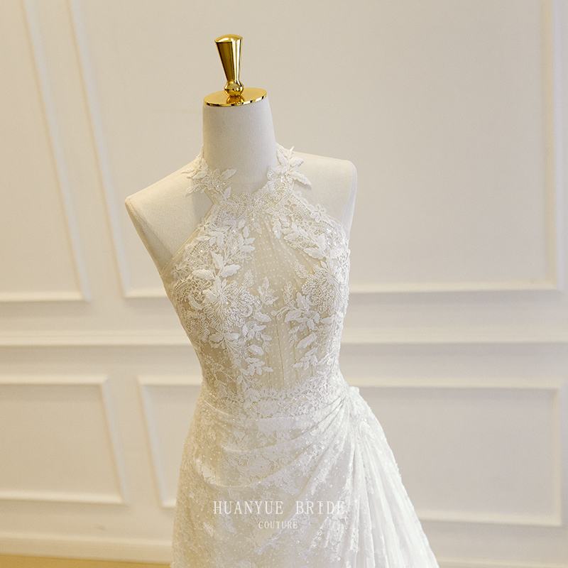 Beautiful and Romantic Lace Light Wedding Dress, Fashionable Off-The-Shoulder Halter A-Line Skirt with a Small Train and Beautiful Back Buckle, Light Luxury Wedding Dress
