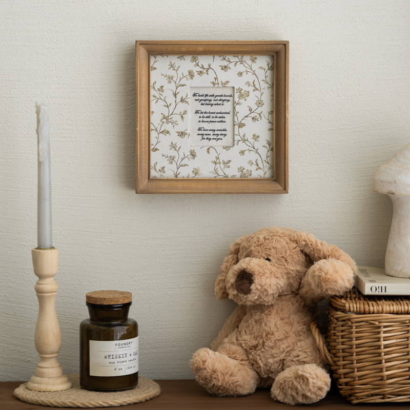 Retro Solid Wood Photo Frame, French Pastoral Floral Lining, Desktop Ornaments, Bedroom Decorative Picture Frame, Can Be Hung on the Wall for Decoration