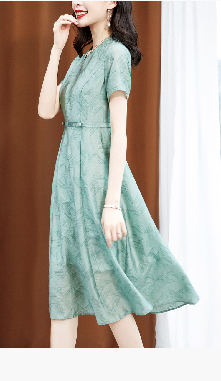 2021 New Summer Dress Mom Foreign Dress Loose Short Sleeve Foreign Pie Noble Over Knee Skirt Mid Aged Woman 40 years old