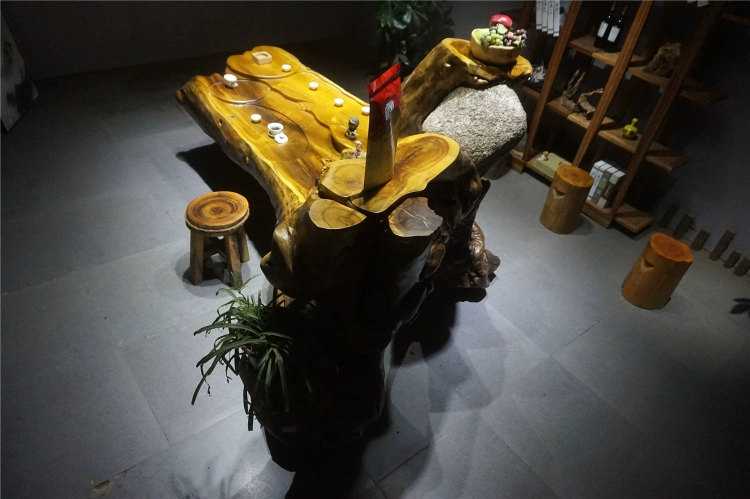 Jinsi Nanmu Root khắc Bàn trà tự nhiên Toàn bộ Gỗ Root Bag Bàn đá Bàn trà Bàn trà Câu lạc bộ trà Kung Fu - Các món ăn khao khát gốc bộ bàn ghế bằng gốc cây