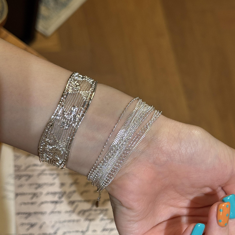 Vintage Exquisite Silver Accordion Bracelet with a Sweet and Cool Style, Niche Design, Multi-Layered Stacking Bracelet Vintage Exquisite Silver Accordion Bracelet with a Sweet and Cool Style, Niche Design, Multi-Layered Stacking Bracelet