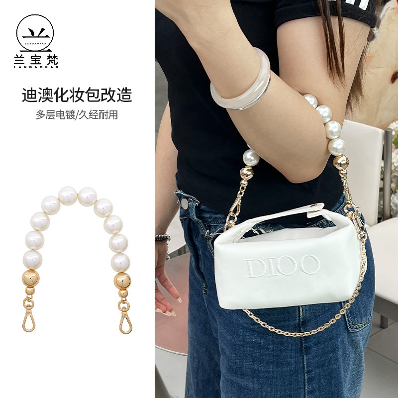 Lanbaofan Is Suitable for Converting Dior White Cosmetic Bags into Crossbody Bags with DIY Chain and Pearl Shoulder Straps Lanbaofan Is Suitable for Converting Dior White Cosmetic Bags into Crossbody Bags with DIY Chain and Pearl Shoulder Straps