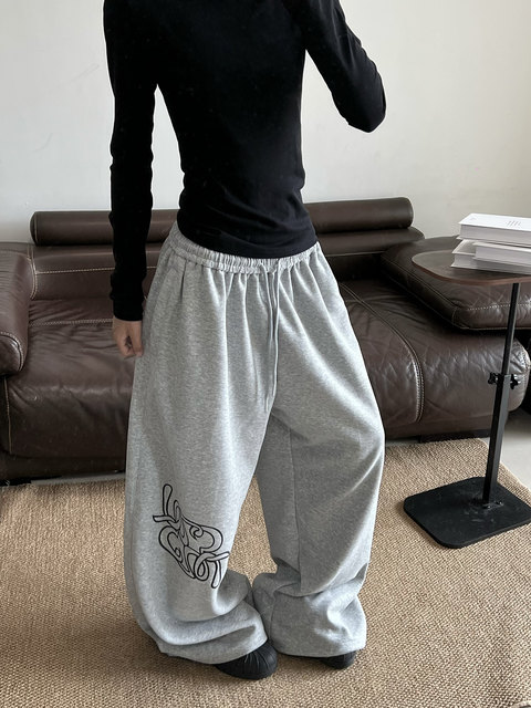 Strawberry Bear Original Relaxed Fit Jazz Wide-Leg Pants Floor-Length Sweatpants with Lettering Elastic Waist American Casual Pants