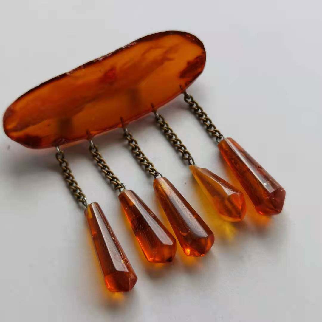 (Domestic Spot) Europe Flowing Back Antique Old Red Wax Cloud Veins High-quality Flow Su Brooch Boutique Bag Berries Full Bodied